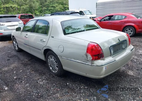 2006 Lincoln Town Car Signature Limited из США, поврежденный, VIN 1LNHM82V26Y619302